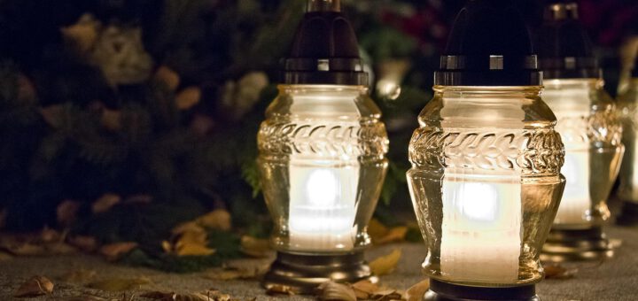 Grablichter zu Allerheiligen