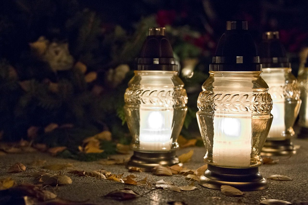 Grablichter zu Allerheiligen