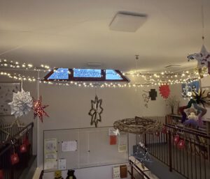 Bastelaktion der Kita, Eltern basteln Sterne