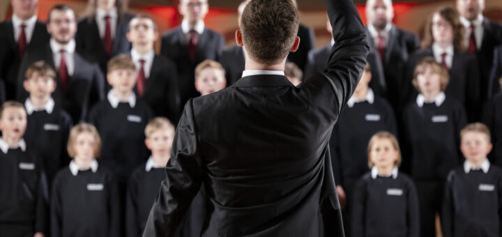 Chor mit Dirigent