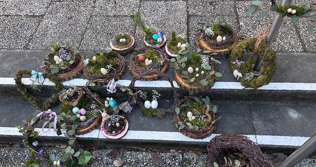 Selbstgebastelte Ostergestecke