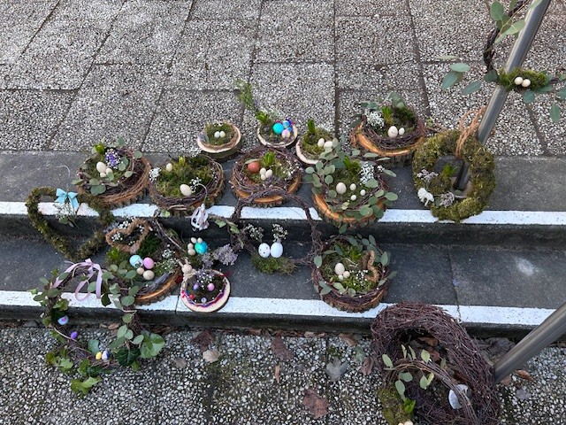 Selbstgebastelte Ostergestecke